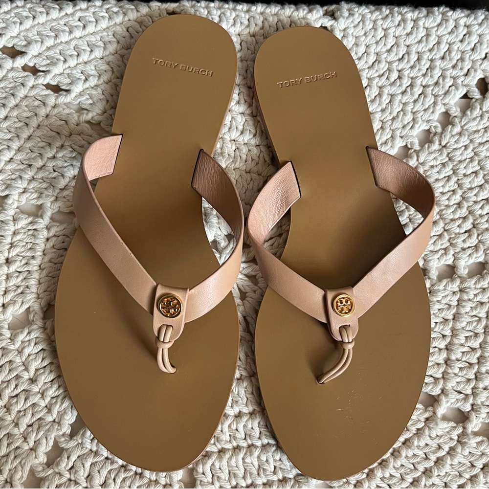 Like New Tory Burch Manon thong sandal calf leather in natural vachetta